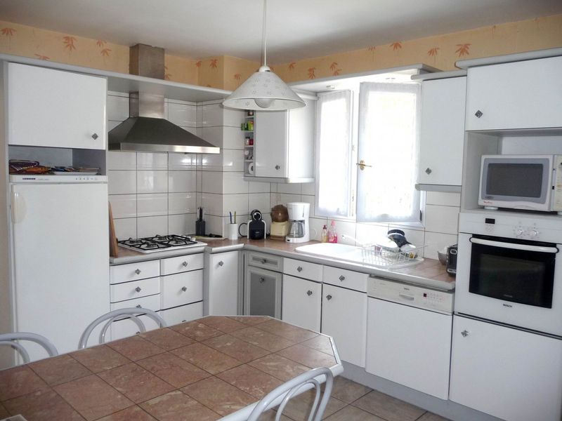 Maison 5 chambres,164m²,  à pied du bourg de Canéjan. Garage et piscine